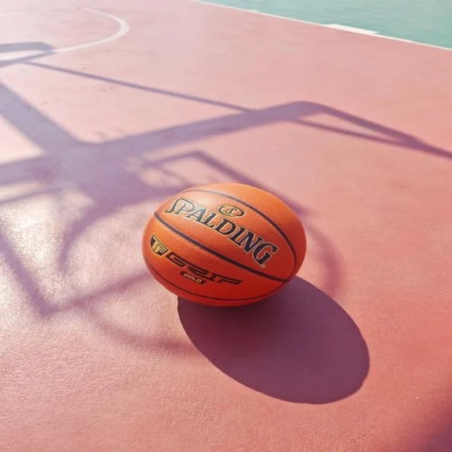 里夫斯续约谈判进展曝光 湖人薪资空间分配引发全联盟关注 | NBA